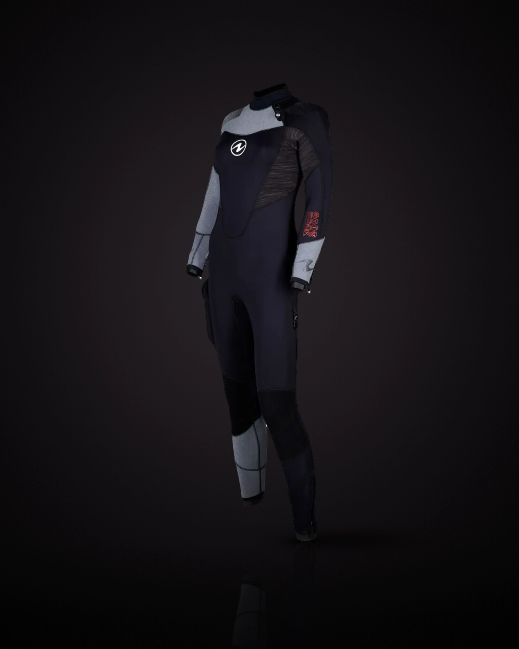 Aqualung DynaFlex 7mm Women's in Black/Red, three-quarter front view: a black suit, grey panels on the shoulder and forearms, dark streaked panels on the upper arms, red DYNAFLEX lettering on the left arm, the Aqualung logo on the chest, black kneepads, a grey panel on the lower right leg and a pocket on the right thigh