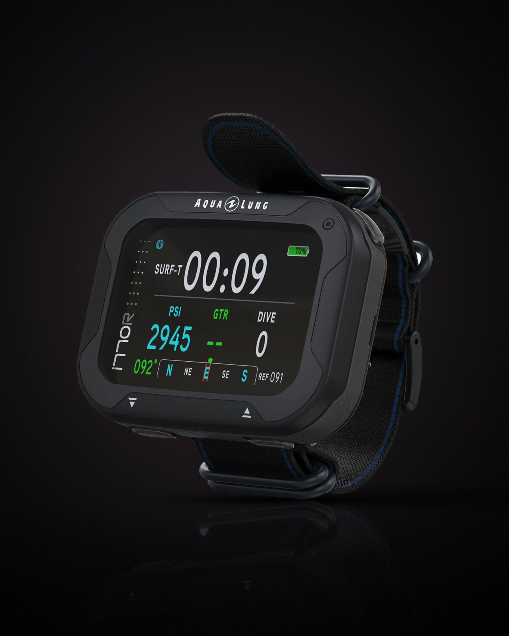 Aqualung i770R in Black/Grey, angled to show the colour screen and buttons