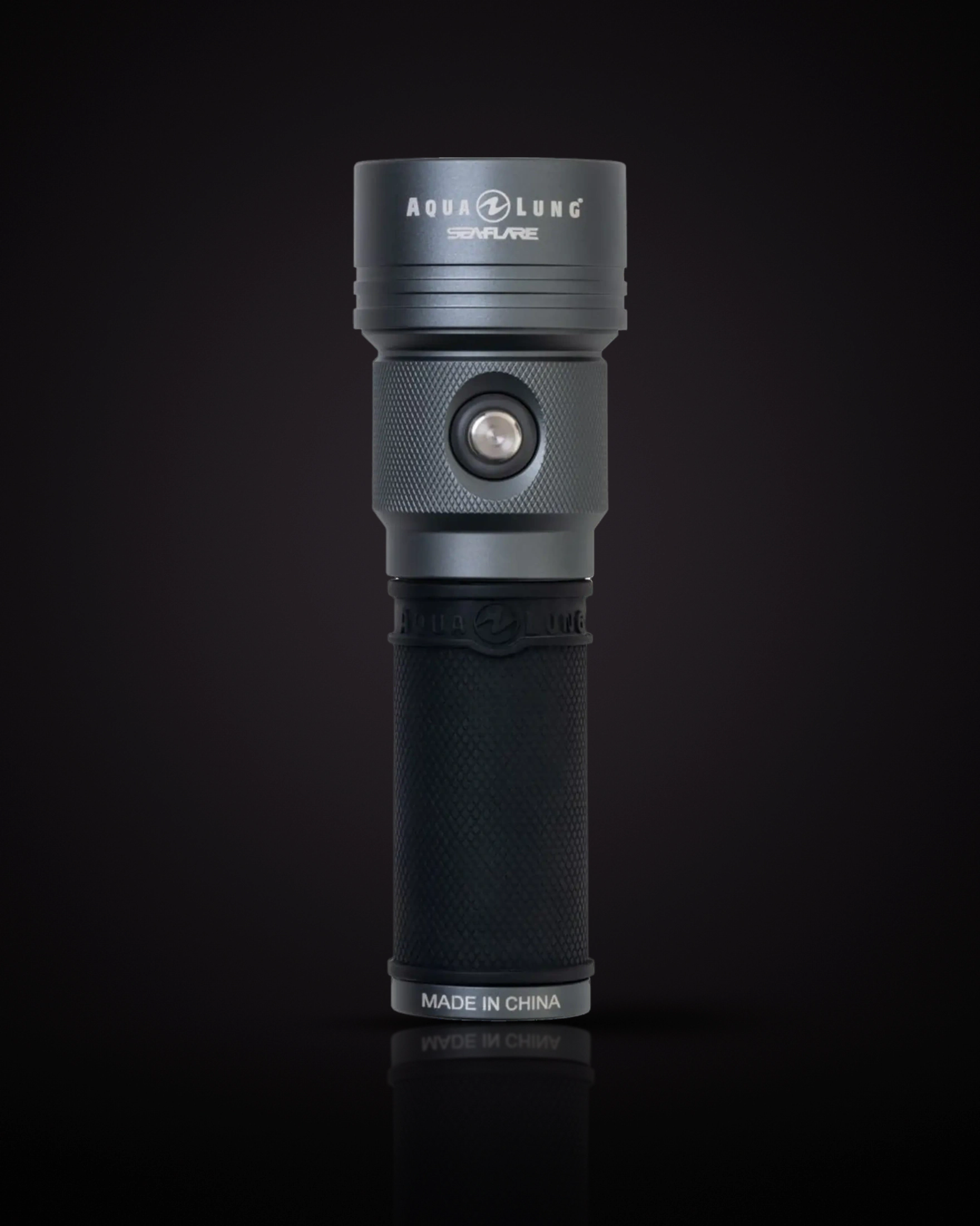 The Aqualung Seaflare Pro Pack light: dark grey head with AQUA LUNG and SEAFLARE lettering, black grip with an Aqualung logo band