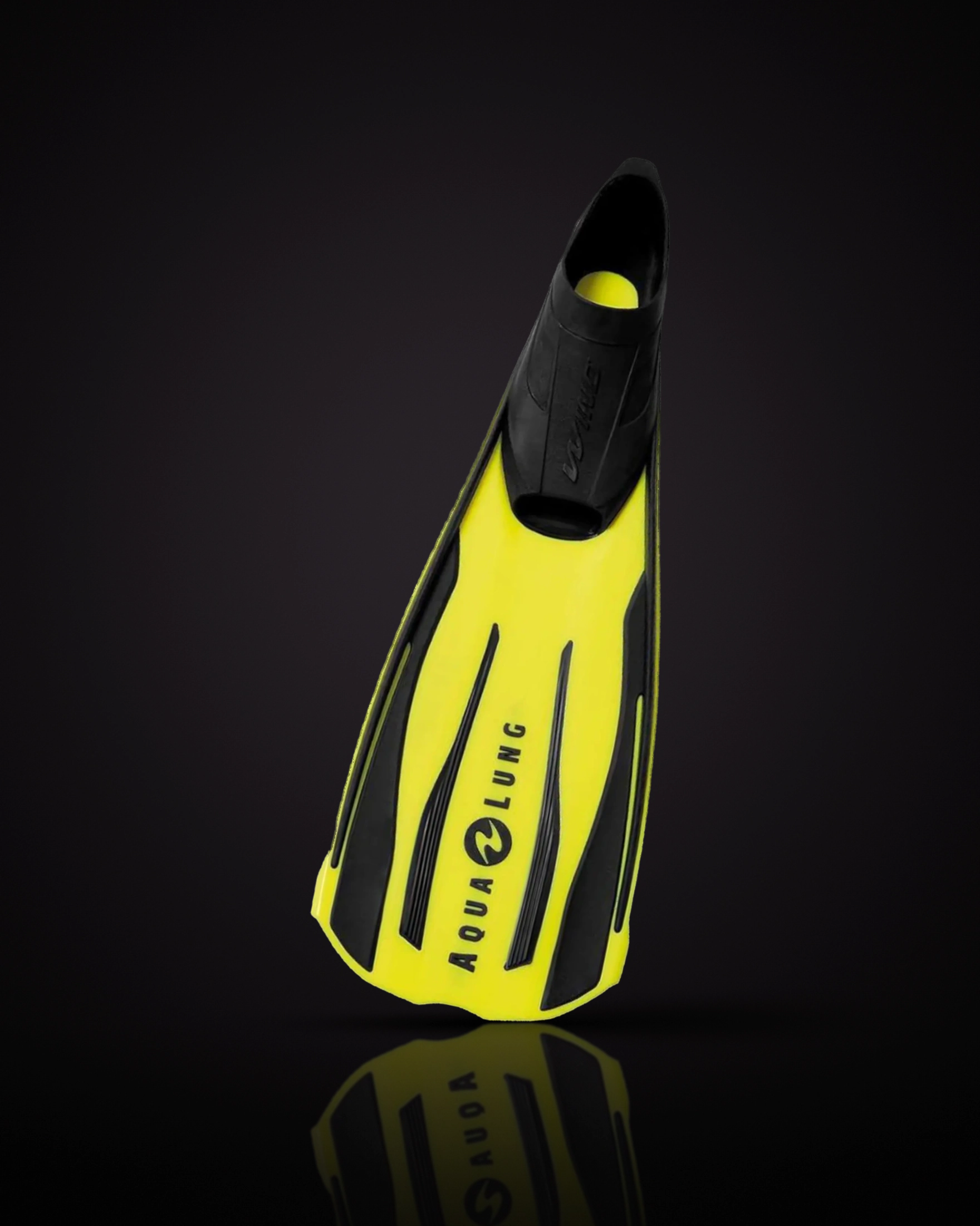 Aqualung Wind สีเหลือง-ดำ (Yellow/Black) มุมบน เห็นช่องใส่เท้าและใบ
