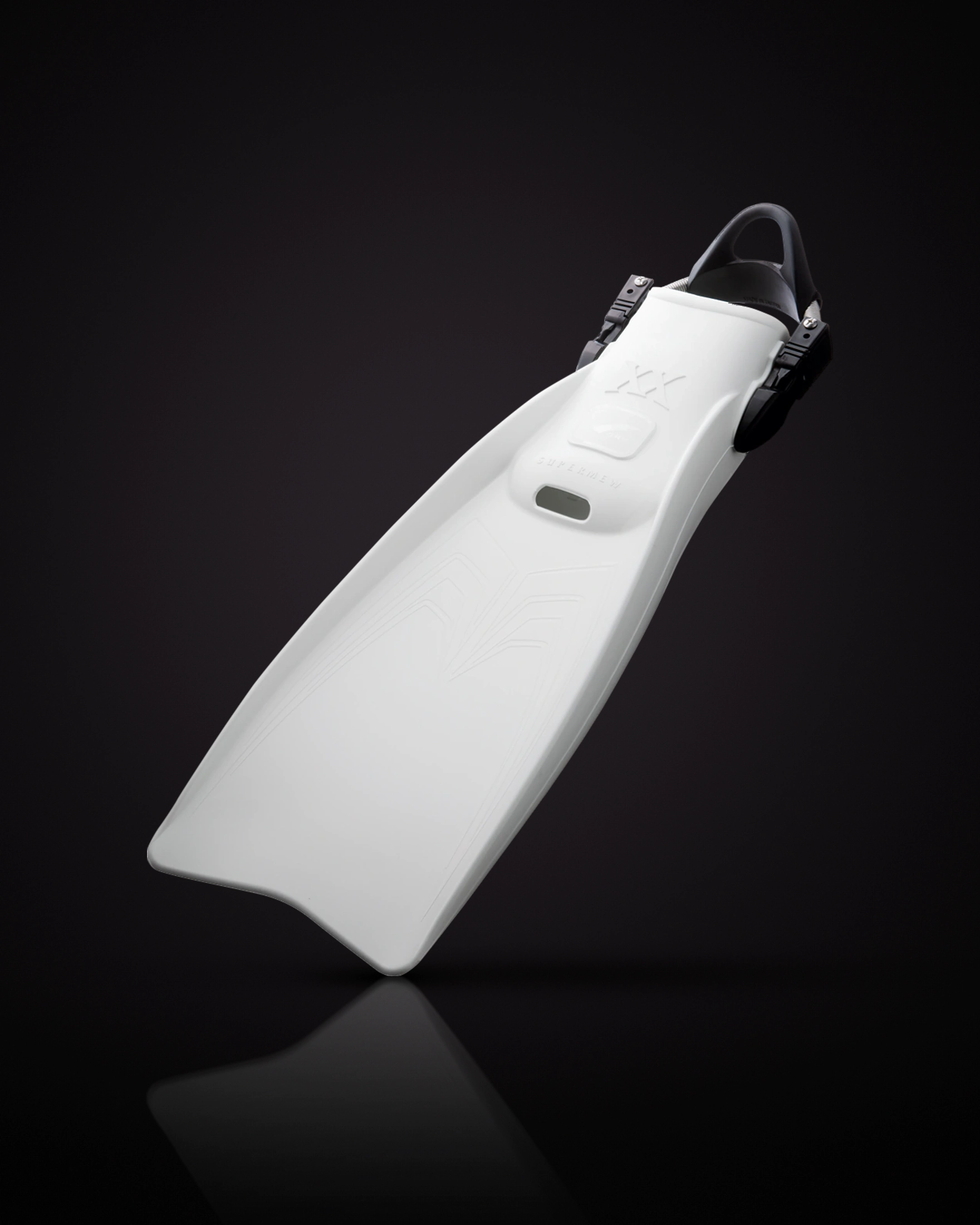 GULL SUPER MEW XX DRY in white, angled view