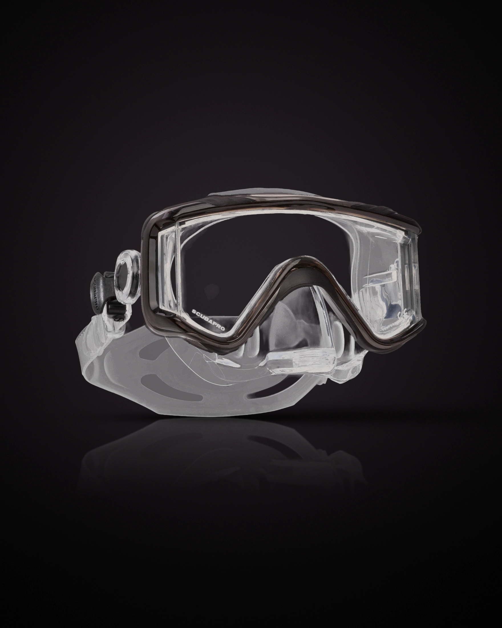 SCUBAPRO Crystal Vu Plus in Black/Grey with purge valve and a clear skirt